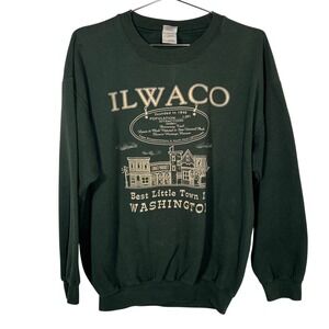 Gildan Ilwaco Washington Best Little Town Crewneck Sweatshirt Green Mens Large